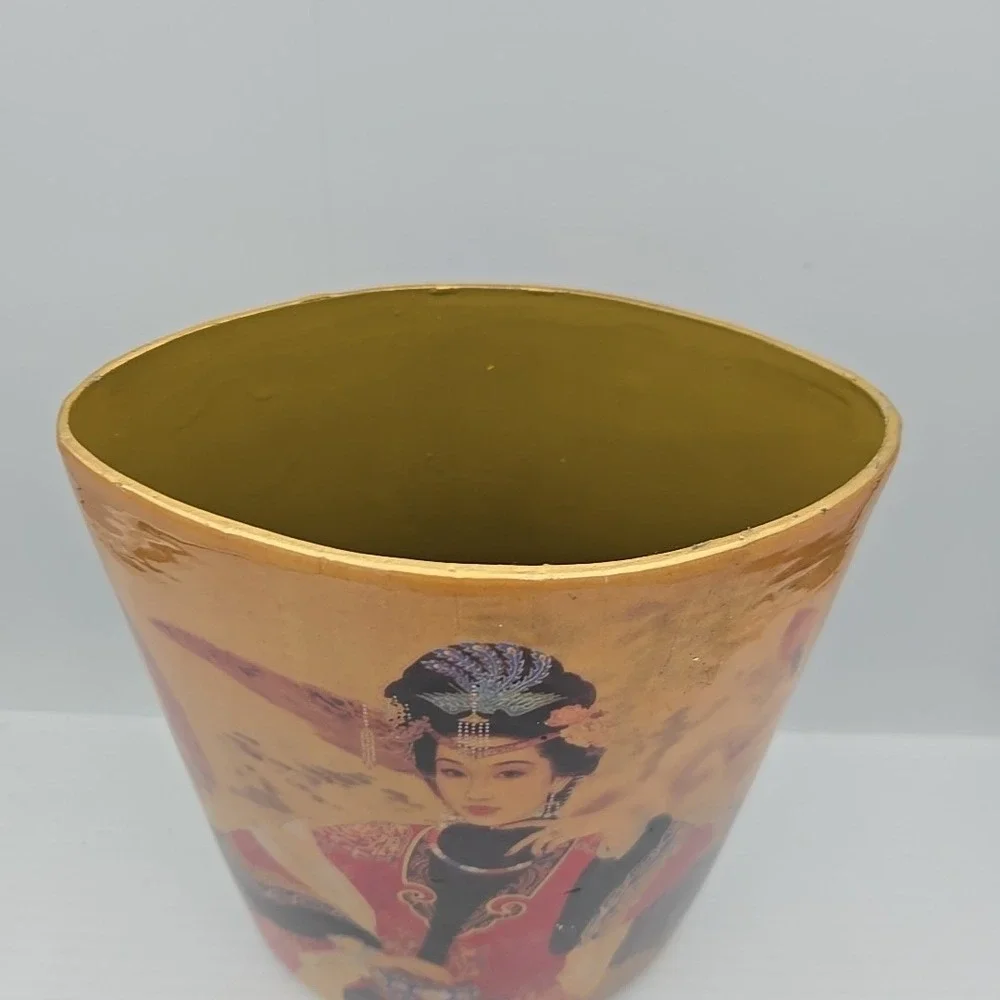 Vintage Emperor‎ Ceramic Oval Vase Sitting Empress